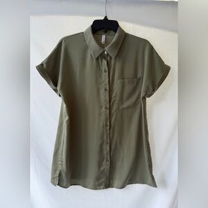 NWoT Olive Green Sucolan Button Down Short Sleeve Top Medium